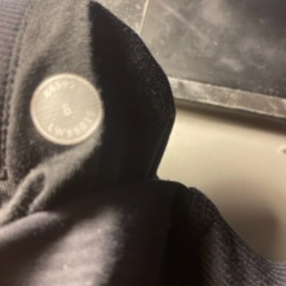 Lululemom Studio Crop Size 8 Black Unlined - Picture 3 of 3